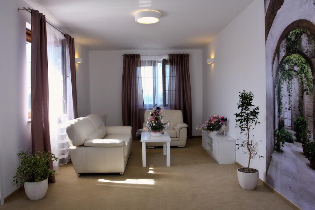 Hotel Ambasada Krobia Zimmer foto